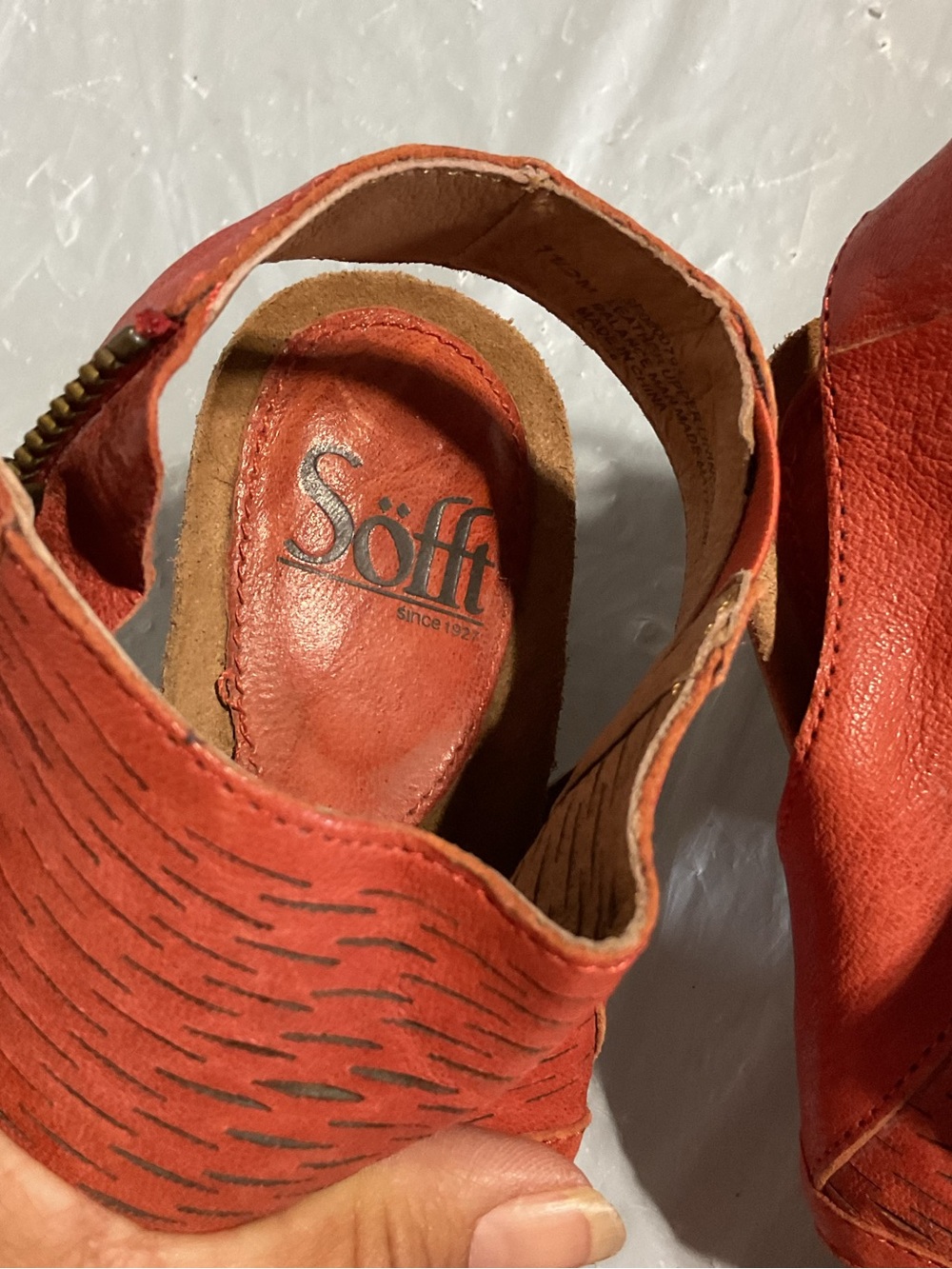 Women’s Red Leather Open-Toe Sandals - Picture 3 of 5